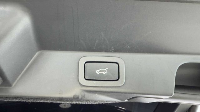 Used 2019 Land Rover Range Rover Sport SVR image 39