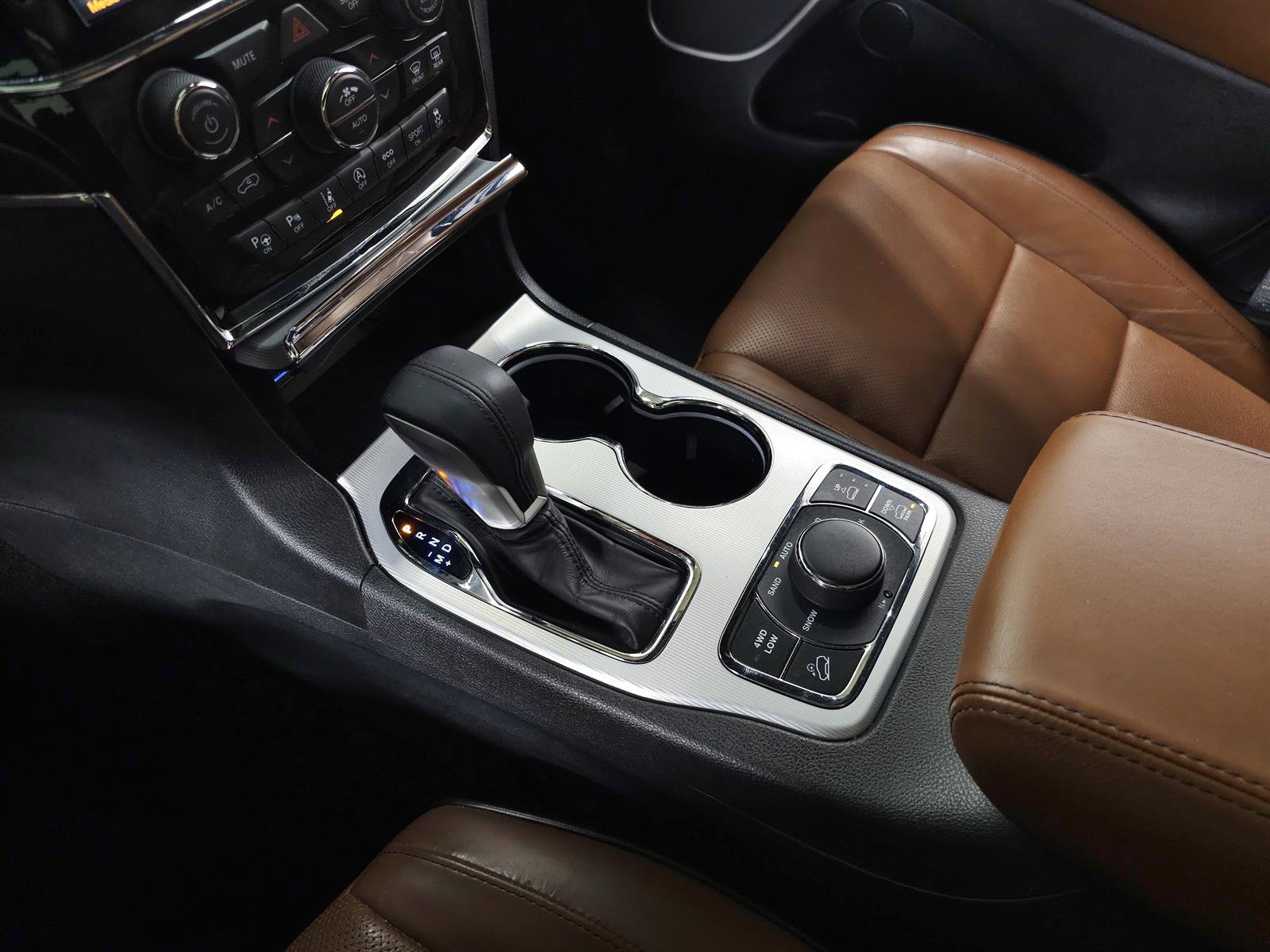 Used 2019 Jeep Grand Cherokee Summit AWD/4WD image 28