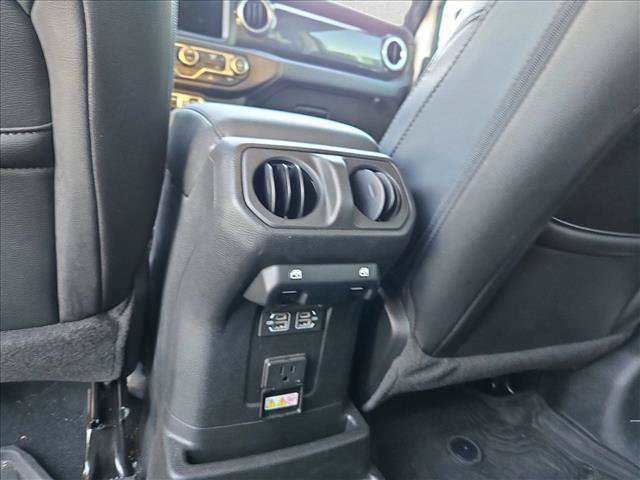 Used 2023 Jeep Wrangler Unlimited Sahara AWD/4WD image 15