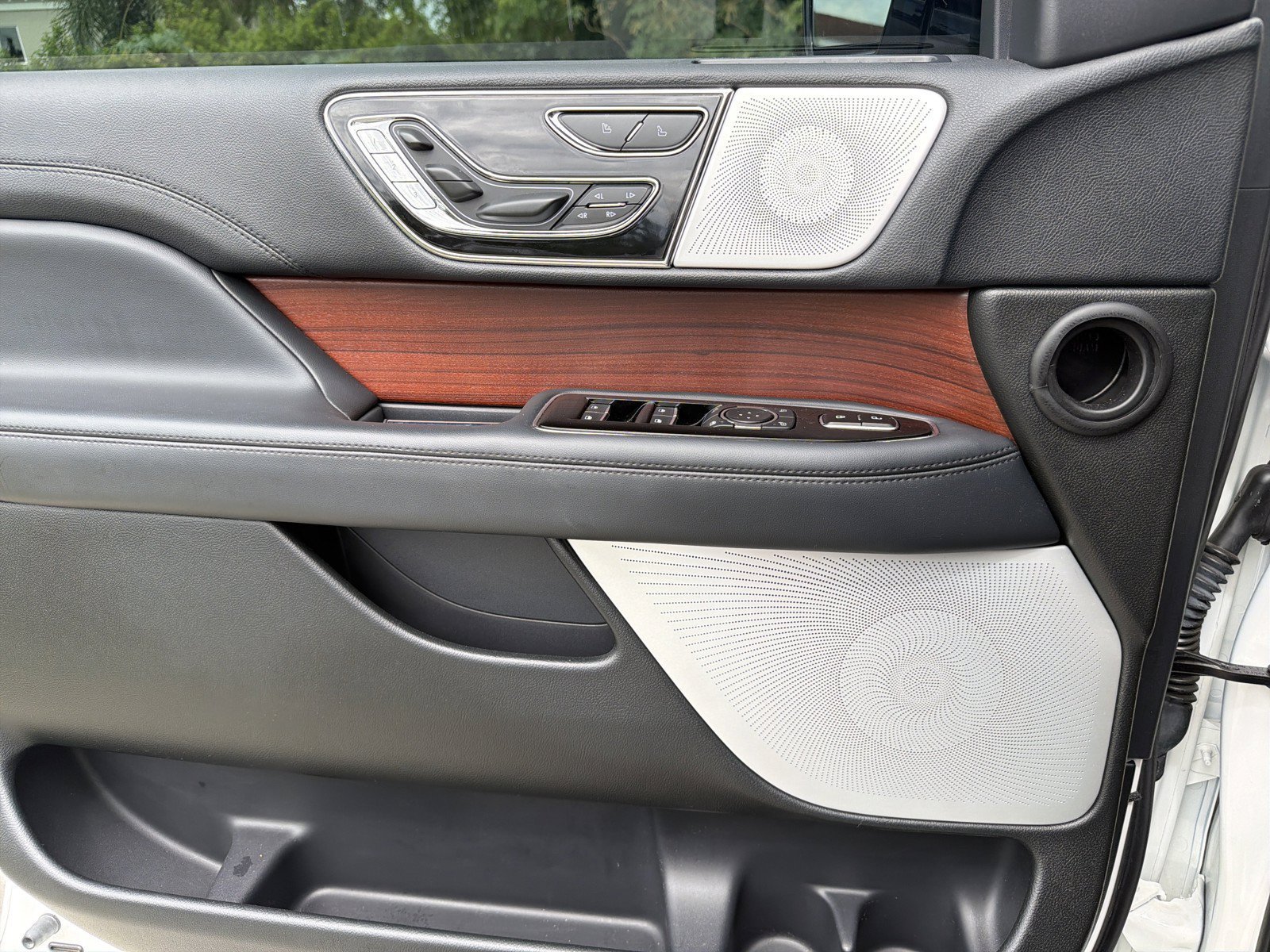 Used 2023 Lincoln Navigator Reserve AWD/4WD image 24