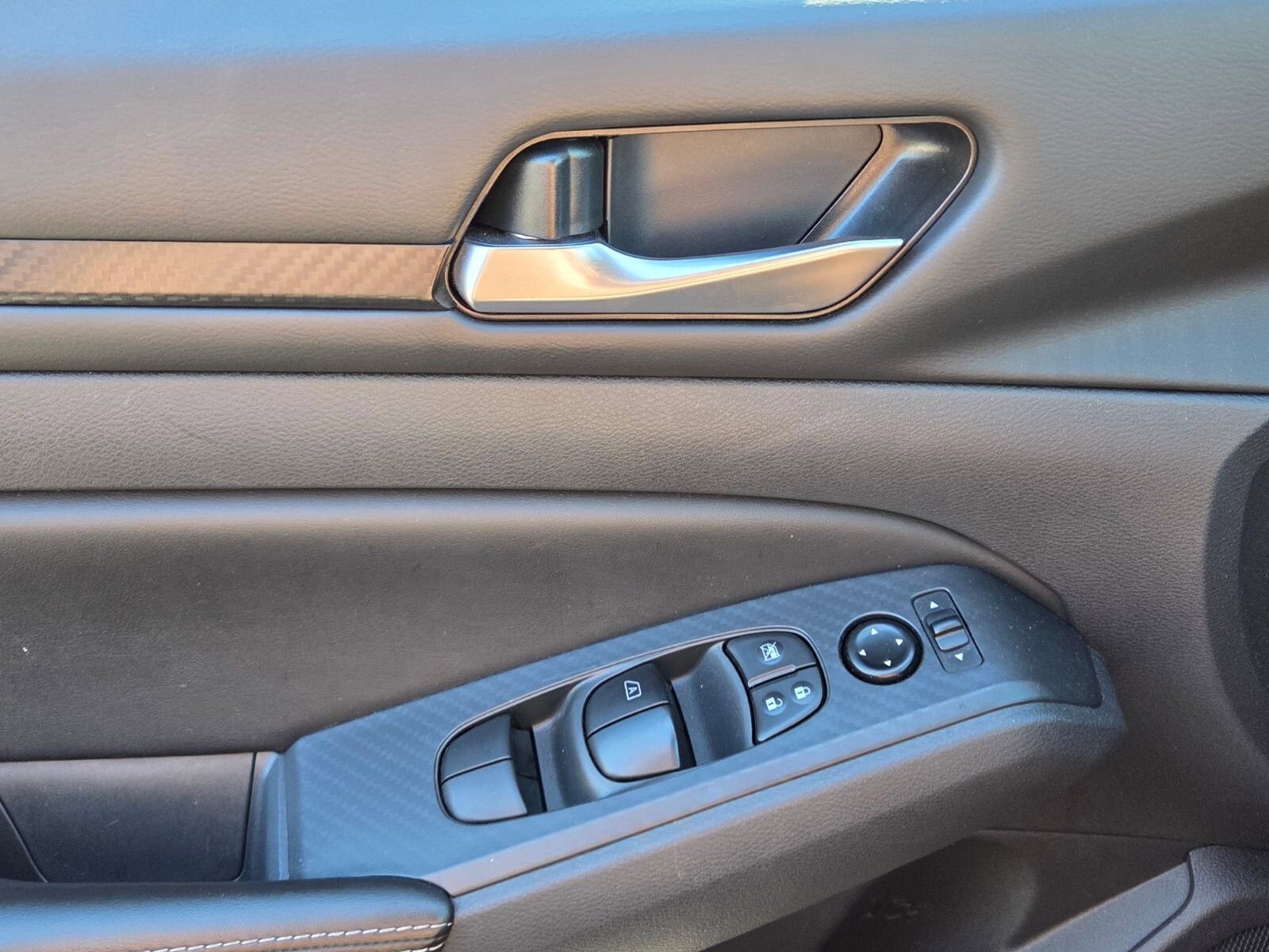 Used 2025 Nissan Altima 2.5 SV image 29