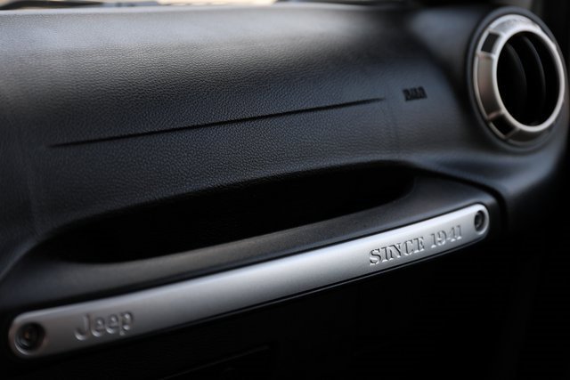 Used 2018 Jeep Wrangler Sahara w/ Connectivity Group image 25