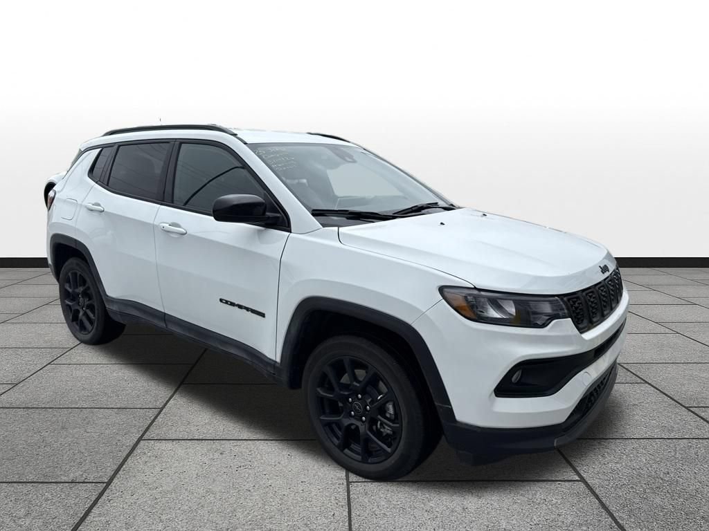 Used 2026 Jeep Compass Latitude AWD/4WD image 3