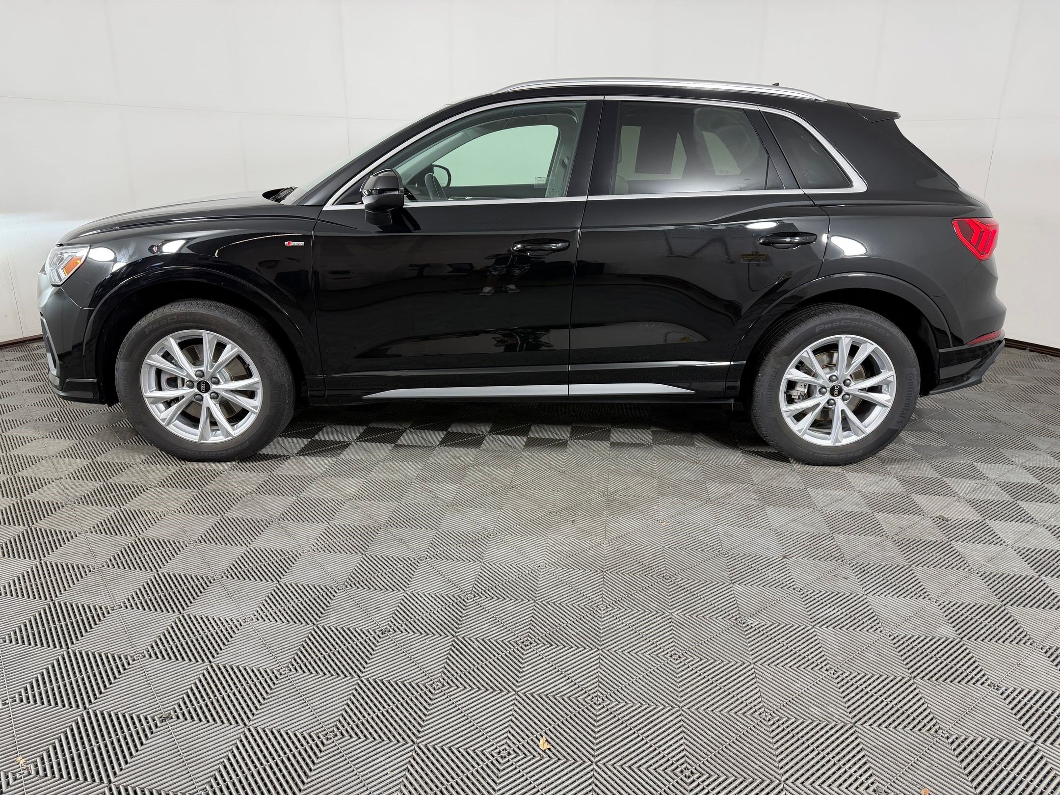 Certified 2023 Audi Q3 2.0T Premium Plus w/ Premium Plus Package AWD/4WD image 2