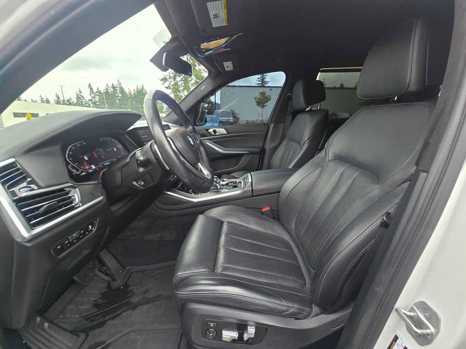 Used 2022 BMW X7 xDrive40i w/ Executive Package AWD/4WD image 21