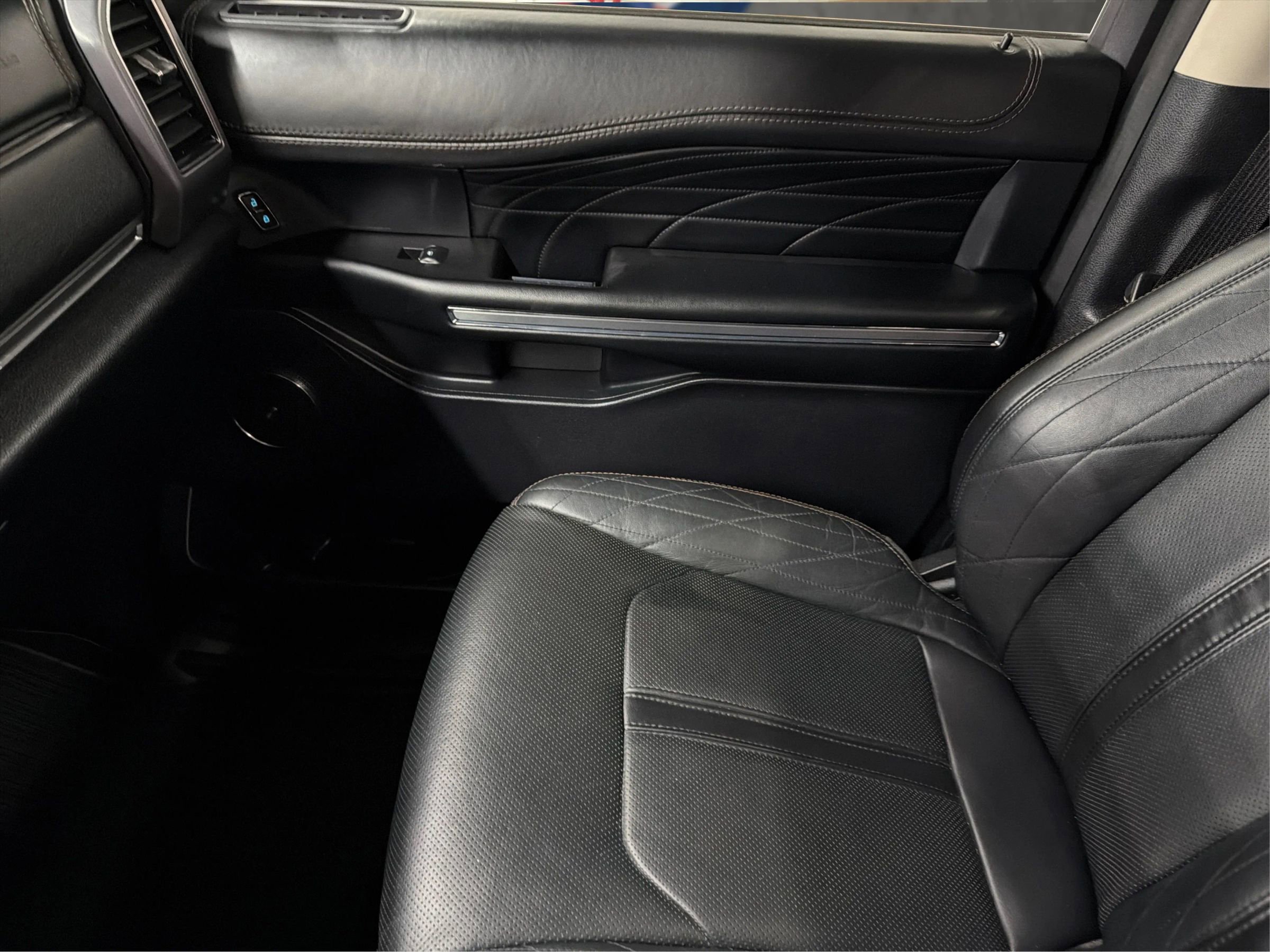 Used 2020 Ford Expedition Max Platinum RWD image 46