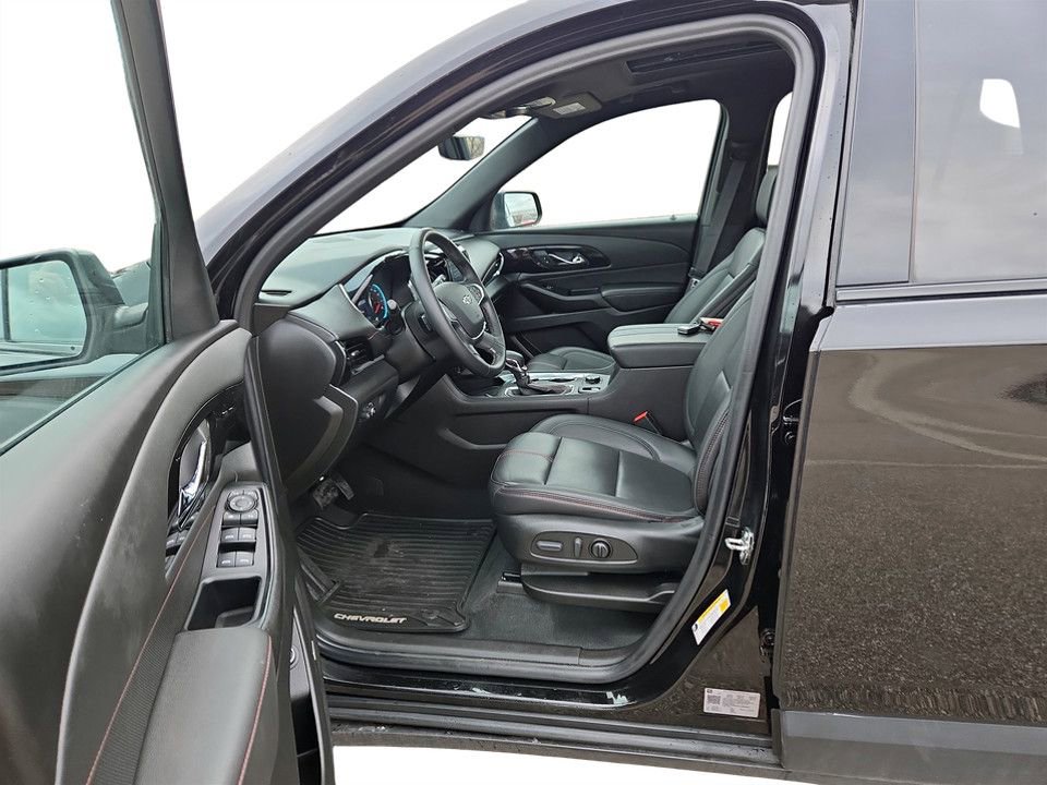 Used 2023 Chevrolet Traverse RS image 30