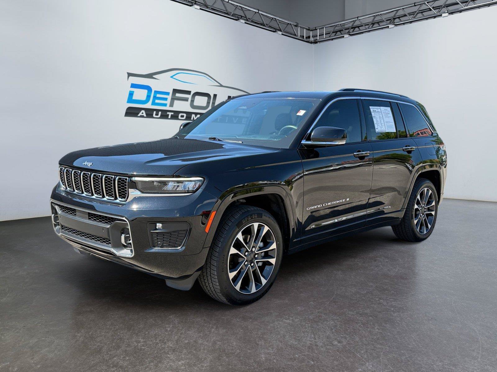Used 2022 Jeep Grand Cherokee Overland AWD/4WD image 7