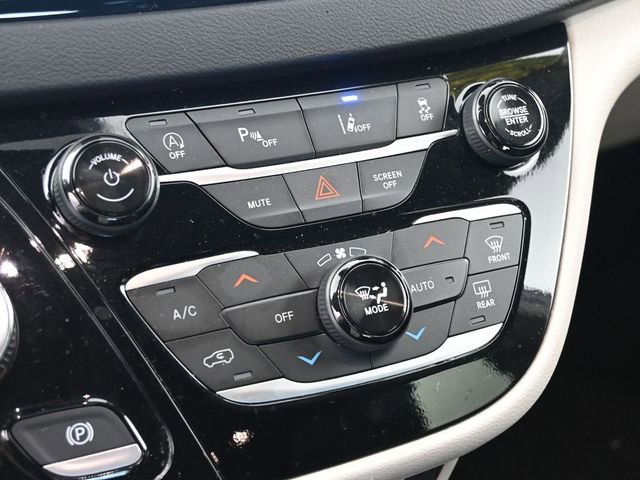 Used 2024 Chrysler Pacifica Touring-L image 25