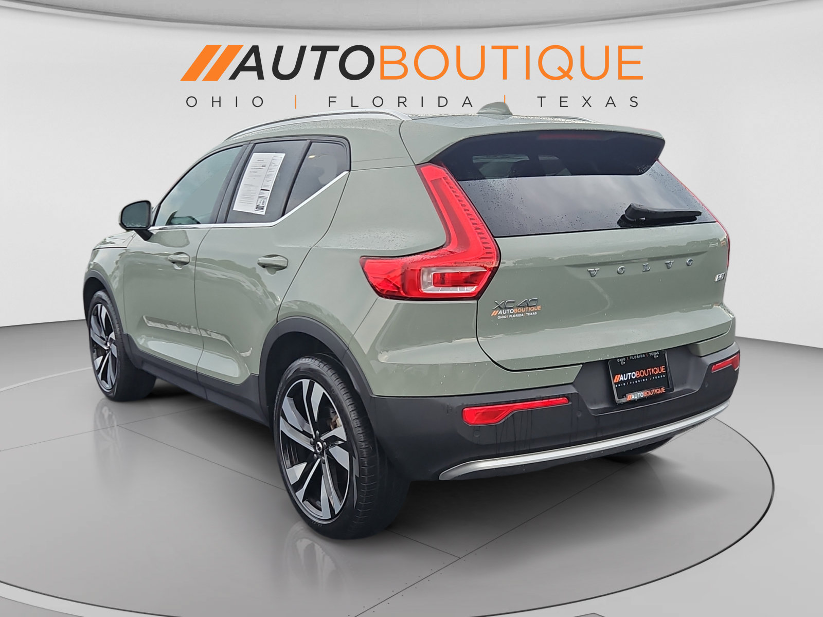 Used 2024 Volvo XC40 B5 Plus w/ Climate Package AWD/4WD image 3