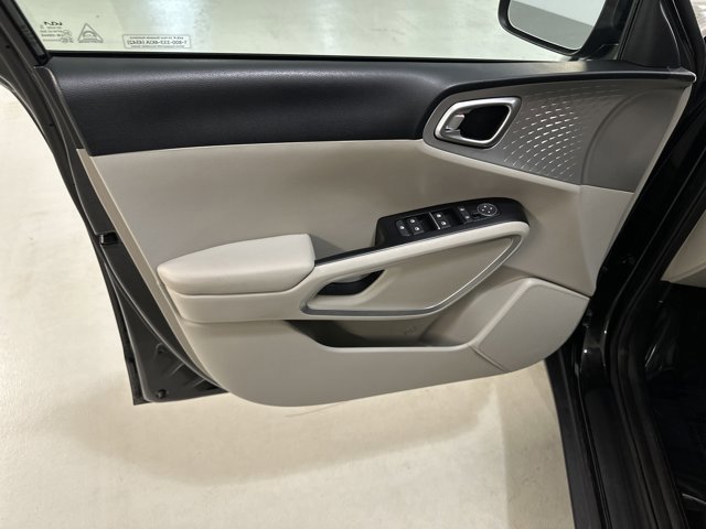 Used 2024 Kia Soul LX image 17