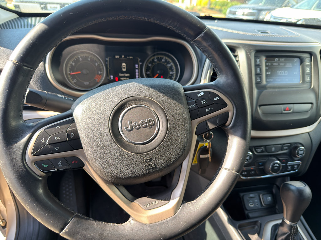 Used 2015 Jeep Cherokee Latitude FWD image 22