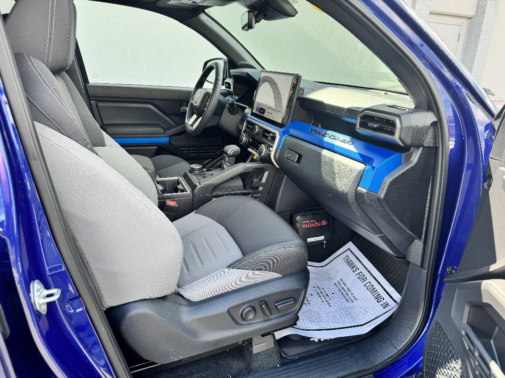 Used 2025 Toyota Tacoma TRD Sport AWD/4WD image 13
