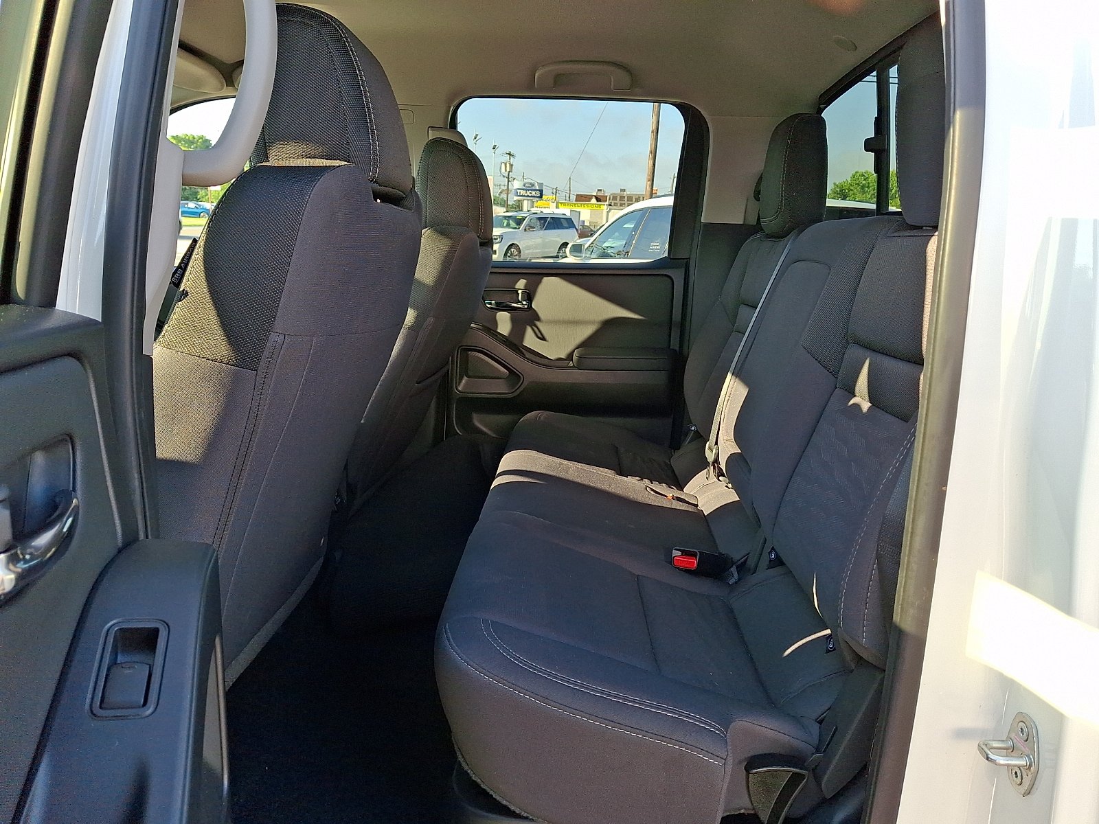 Used 2024 Nissan Frontier SV AWD/4WD image 10