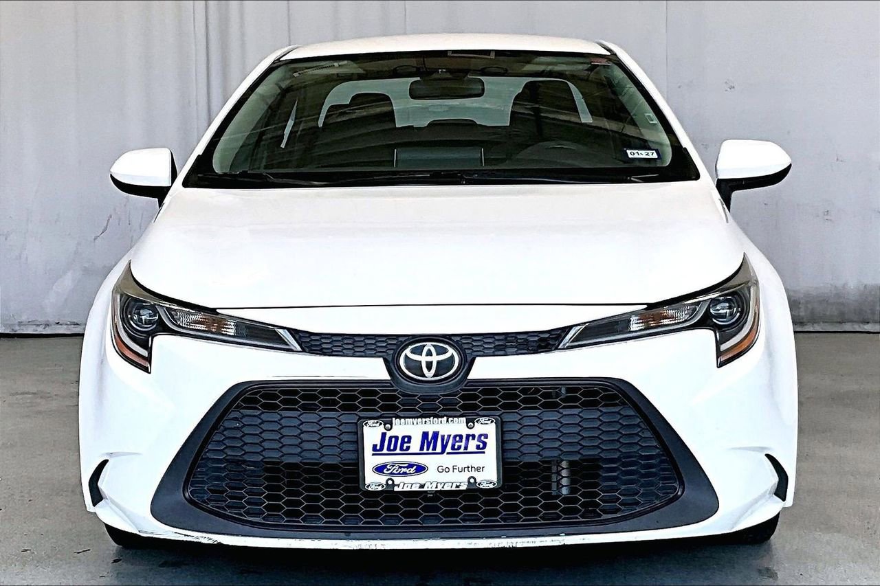 Used 2021 Toyota Corolla LE FWD image 3