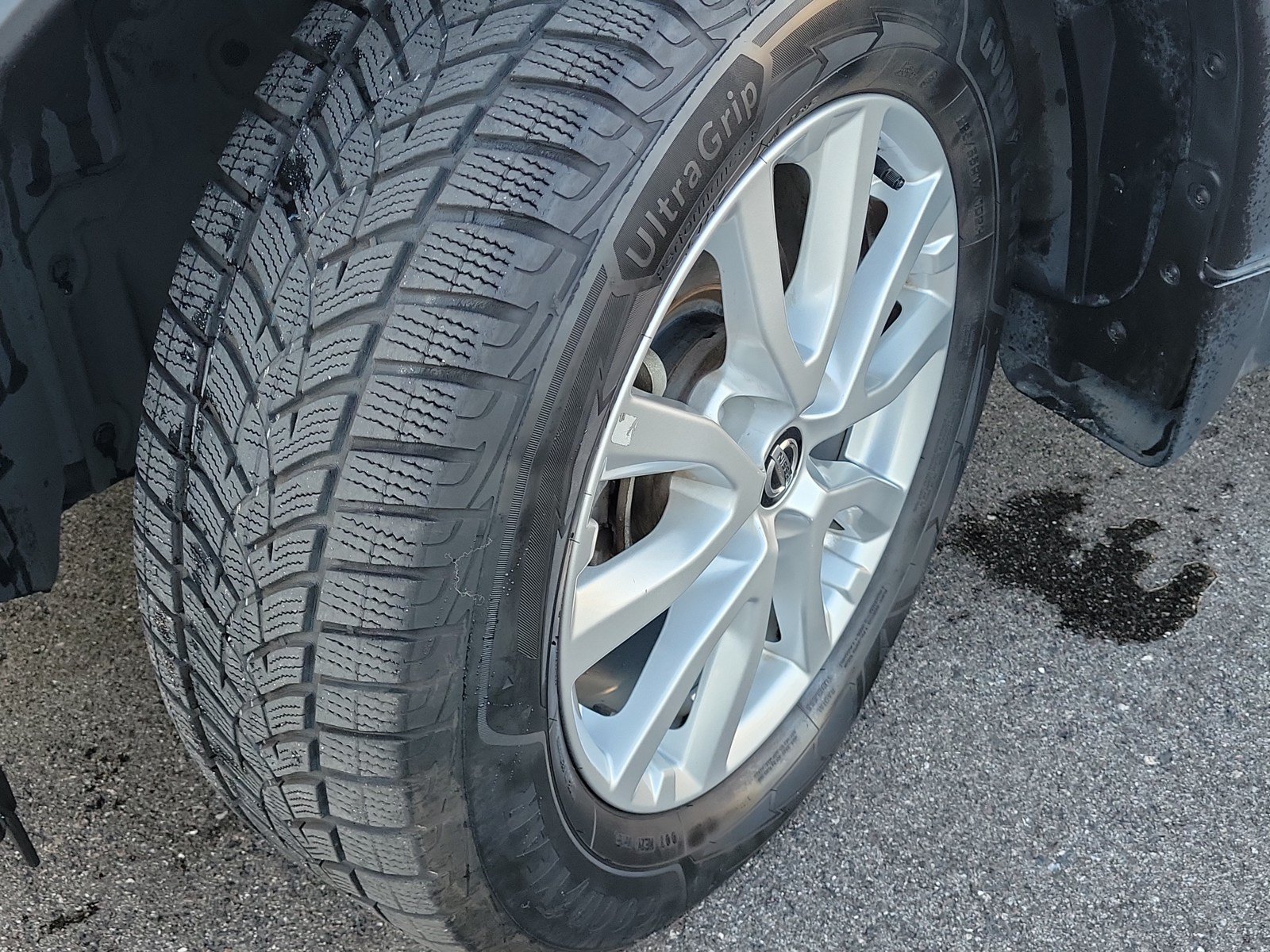 Used 2020 Nissan Rogue S w/ Special Edition Package FWD image 11