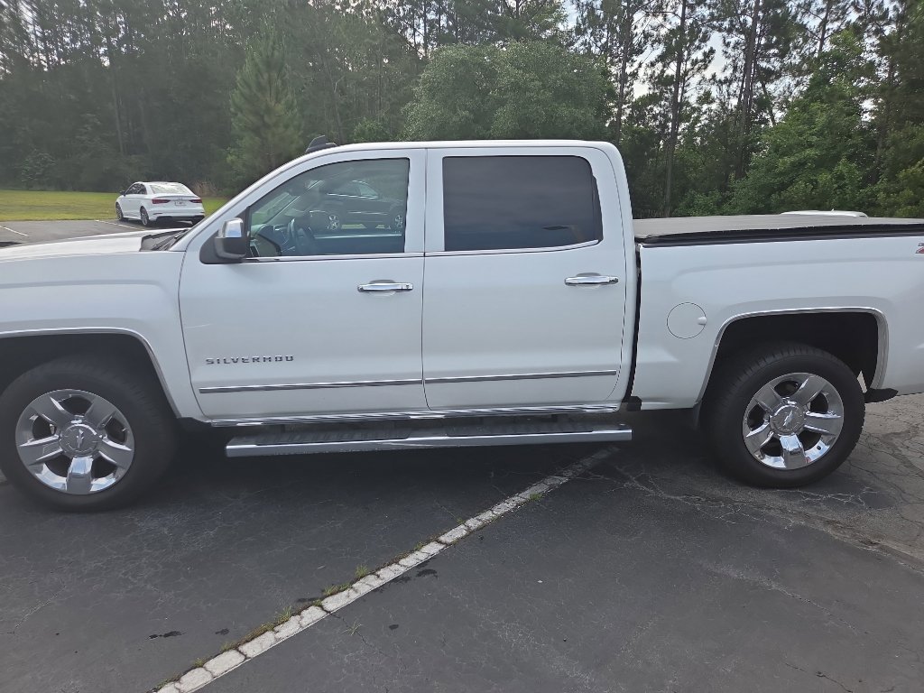 Used 2017 Chevrolet Silverado 1500 LTZ Z71 w/ LTZ Plus Package AWD/4WD image 3