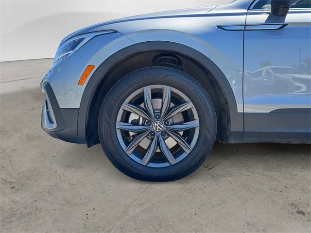 Used 2023 Volkswagen Tiguan SE w/ Panoramic Sunroof Package image 14