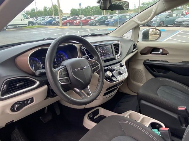Used 2022 Chrysler Voyager LX FWD image 13