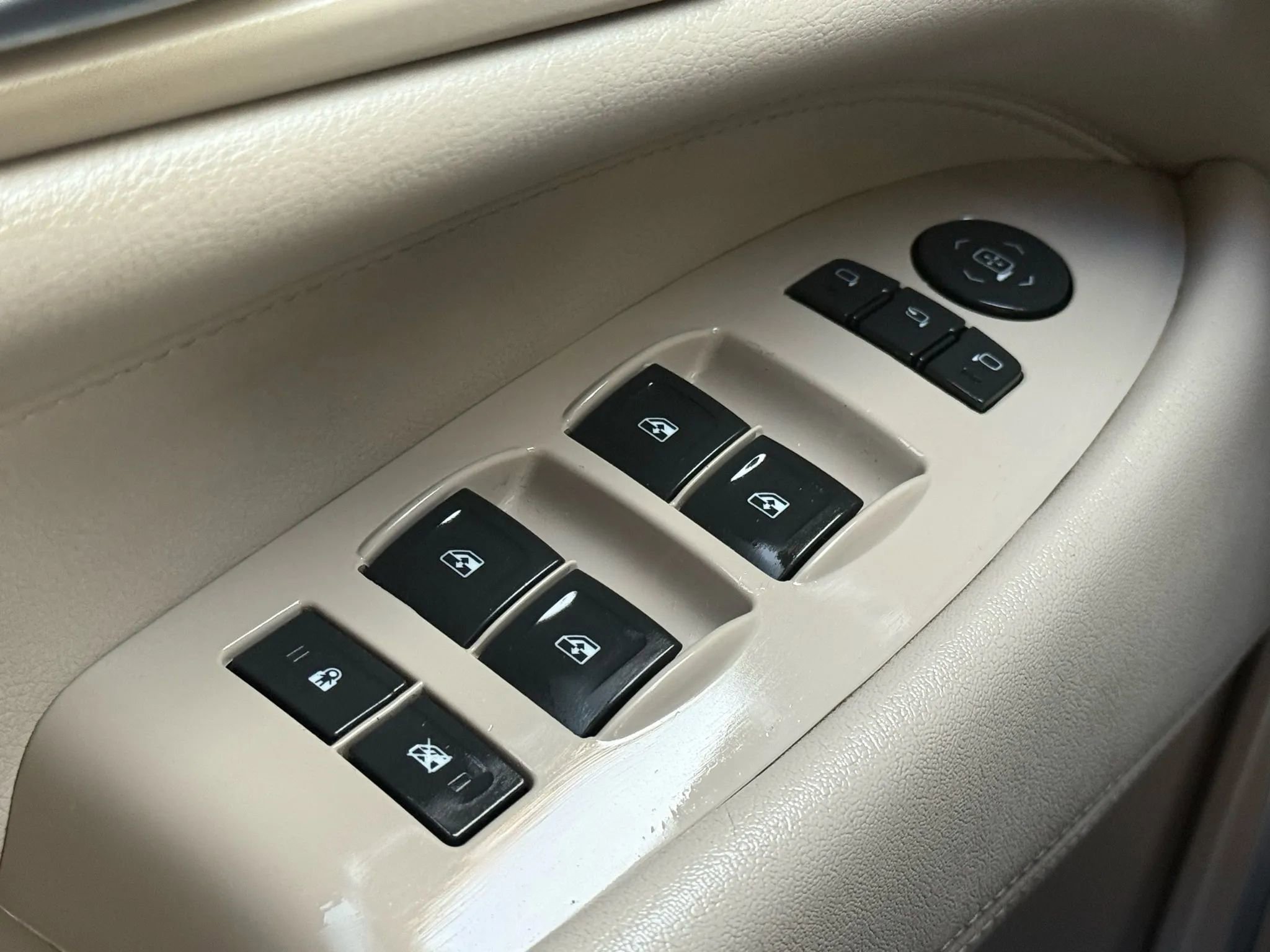 Used 2017 Cadillac Escalade ESV Luxury image 46