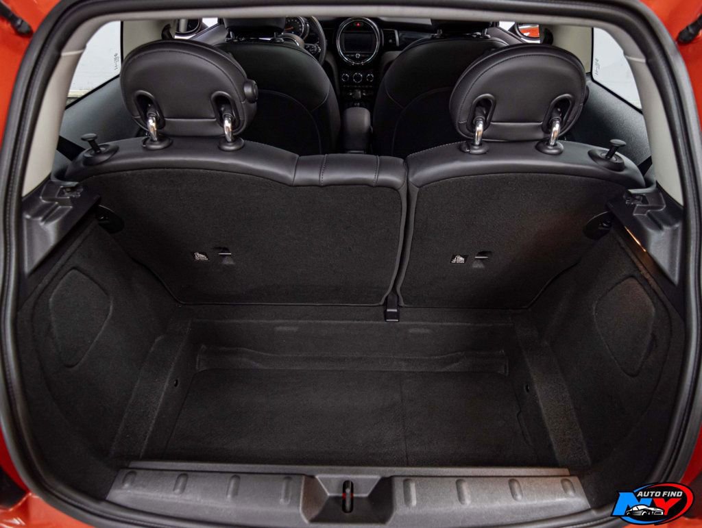 Used 2019 MINI Cooper 2-Door Hardtop w/ Premium Package image 19