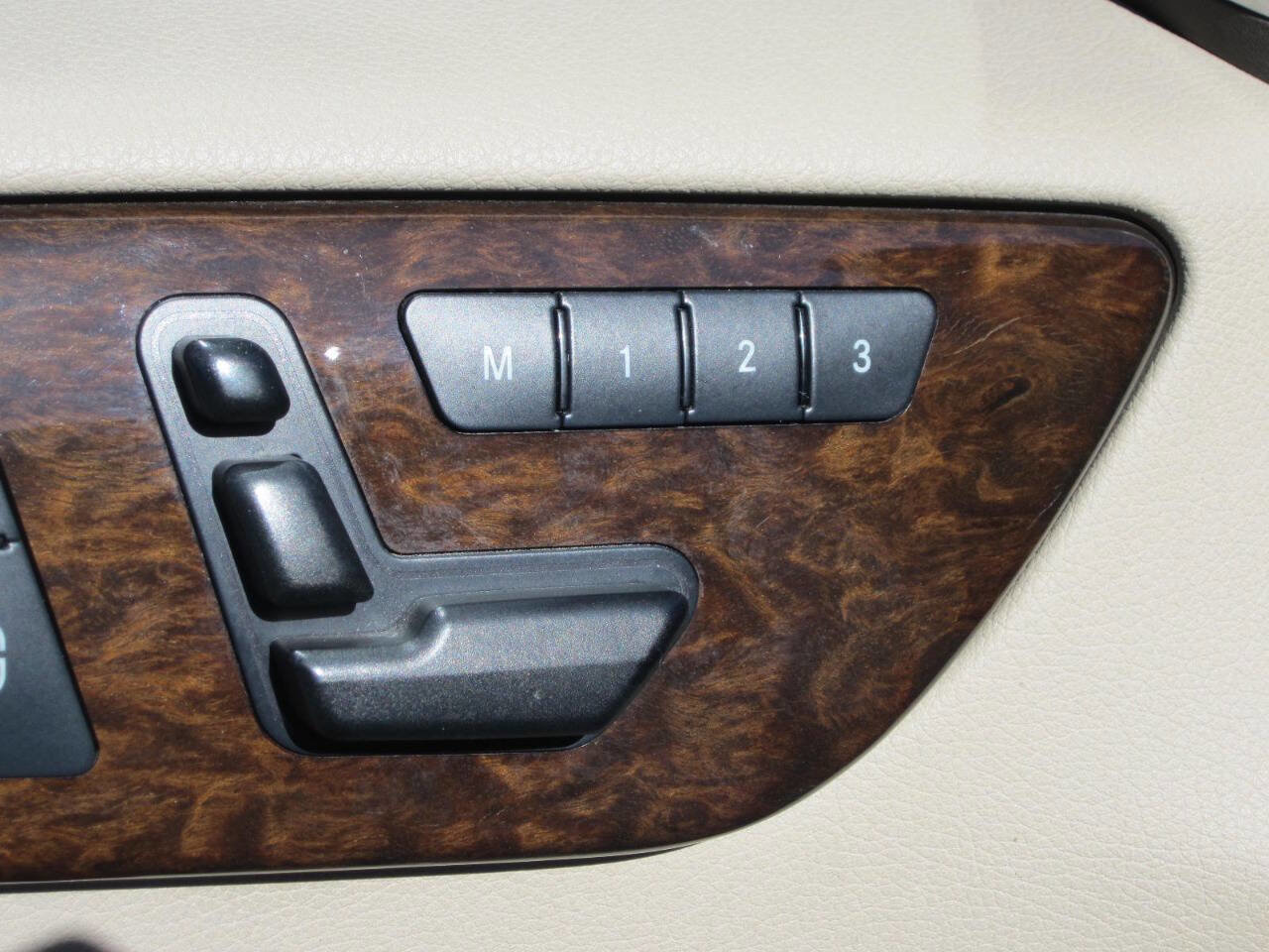 Used 2012 Mercedes-Benz ML 350 ML 350 AWD 4MATIC 4dr SUV image 39