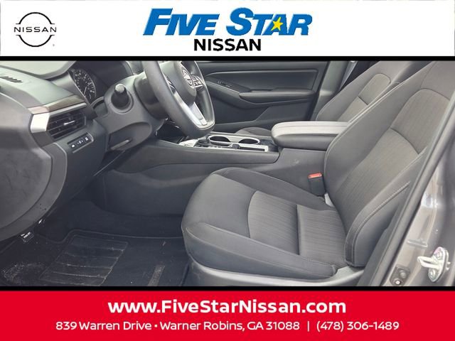 Used 2024 Nissan Altima 2.5 SV FWD image 5