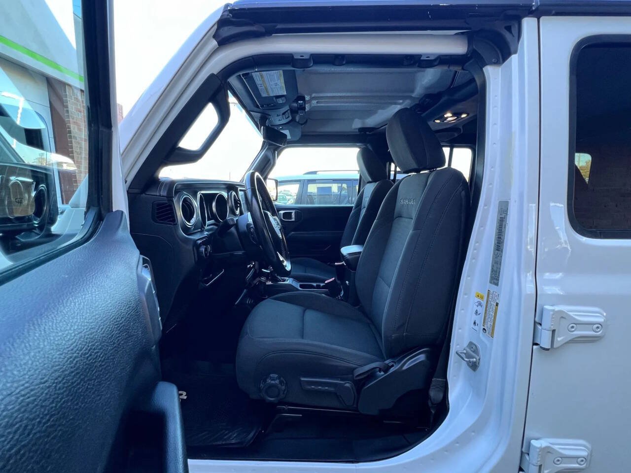Used 2020 Jeep Wrangler Unlimited Sahara w/ Uconnect 4C Nav & Sound Group AWD/4WD image 10