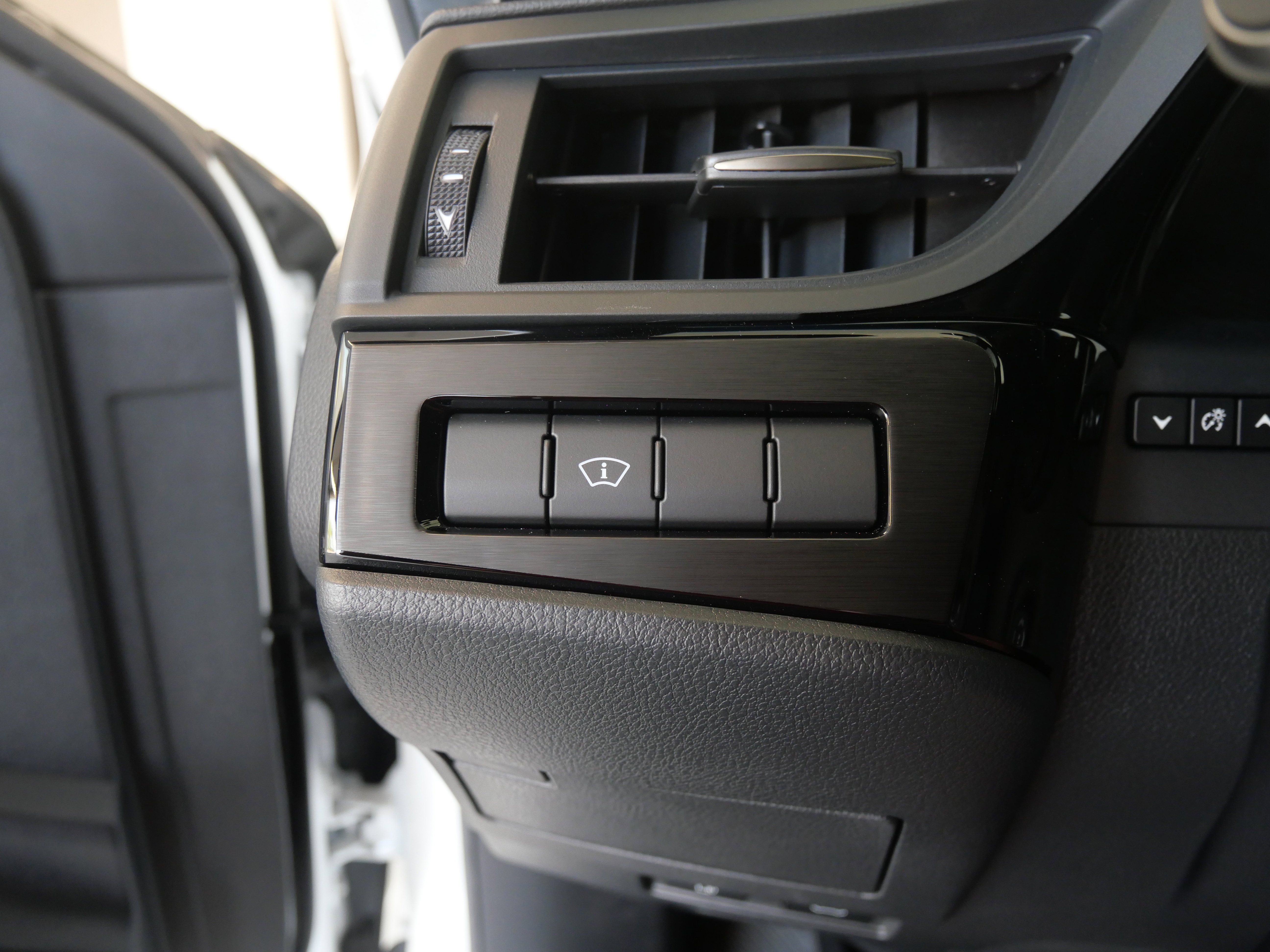 Used 2025 Lexus ES 350 w/ Premium Package image 21