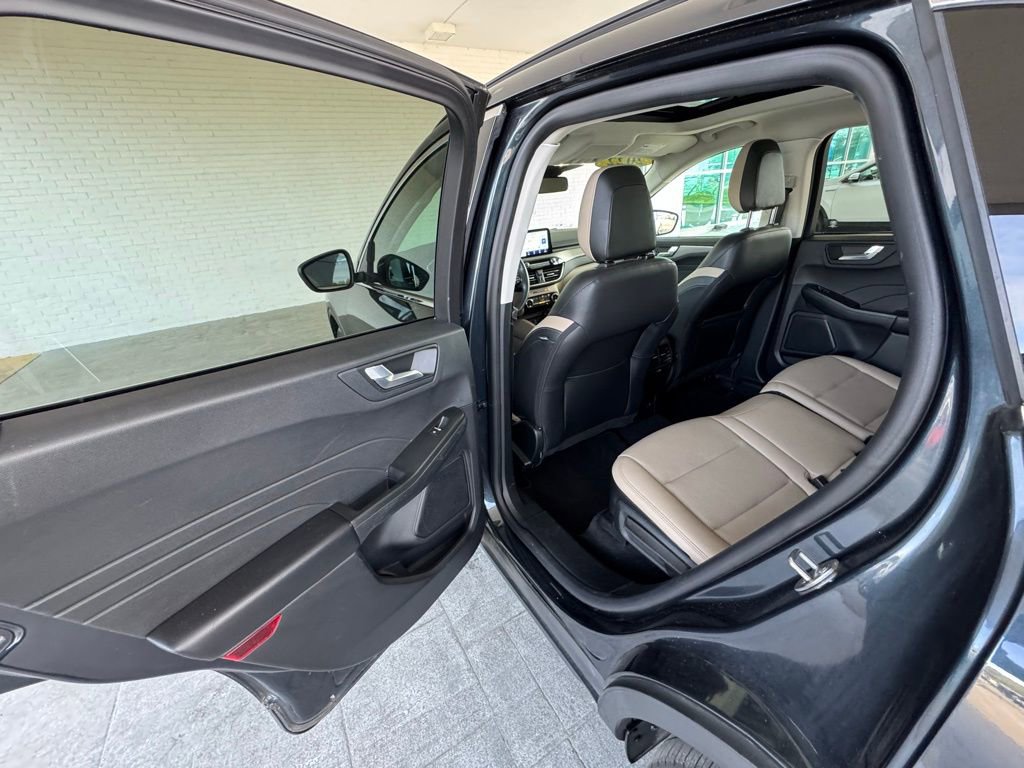 Used 2022 Ford Escape Titanium image 18