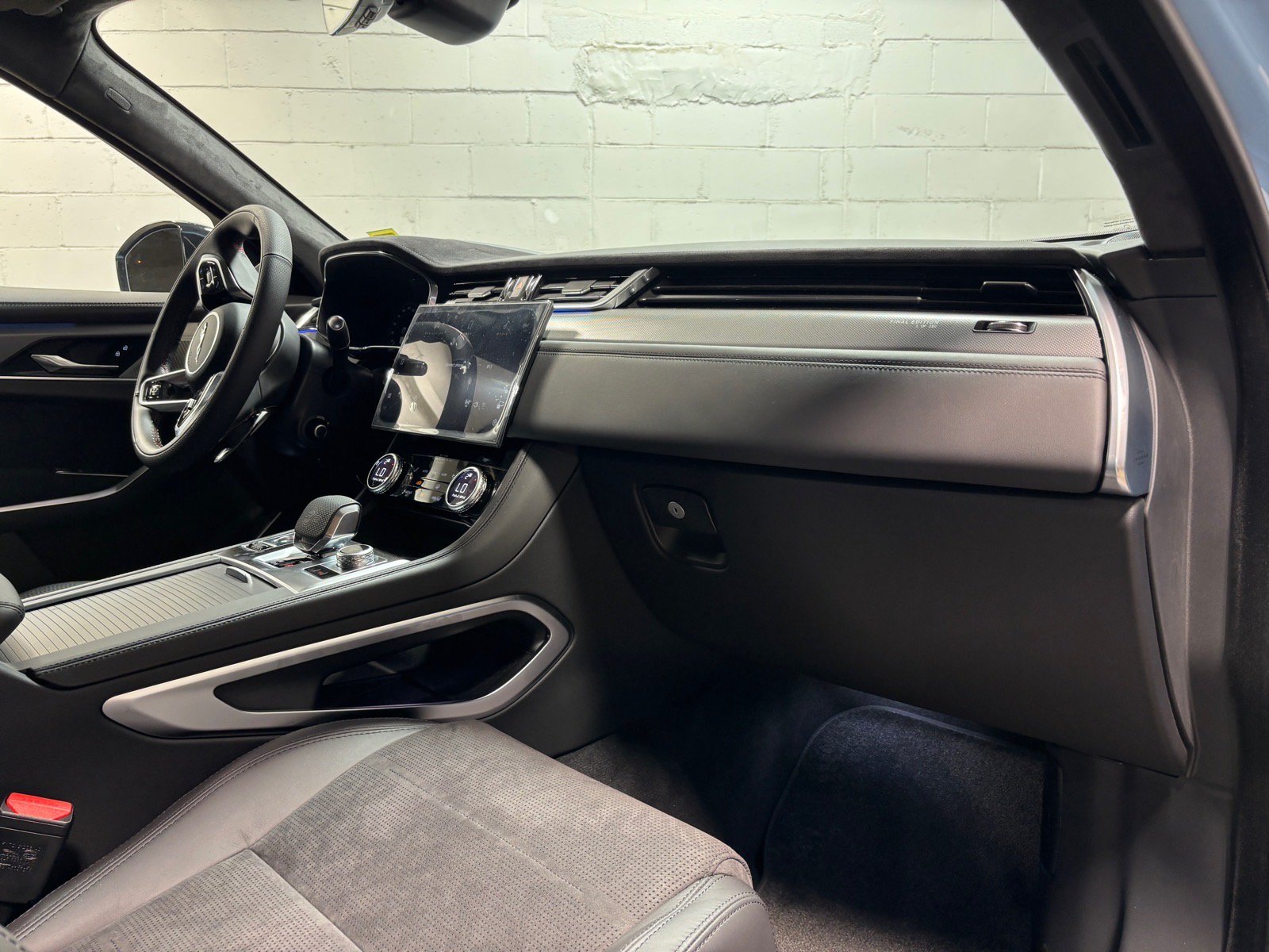 New 2026 Jaguar F-PACE SVR 575 Edition AWD/4WD image 31
