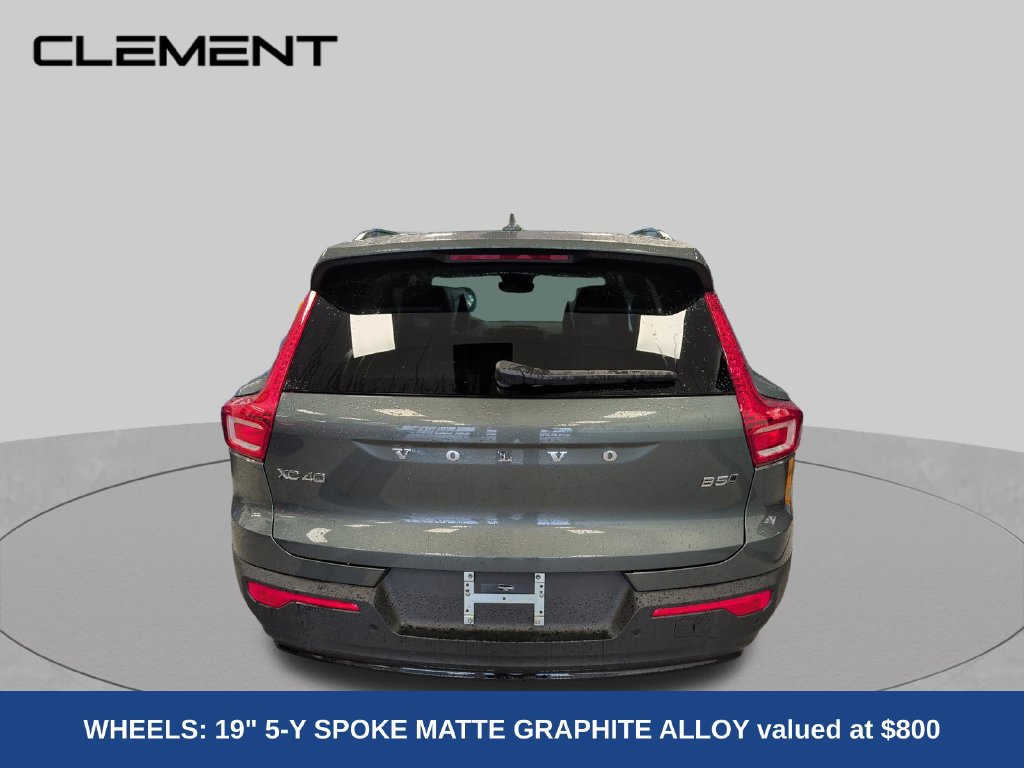 New 2026 Volvo XC40 B5 Core w/ Climate Package AWD/4WD image 4
