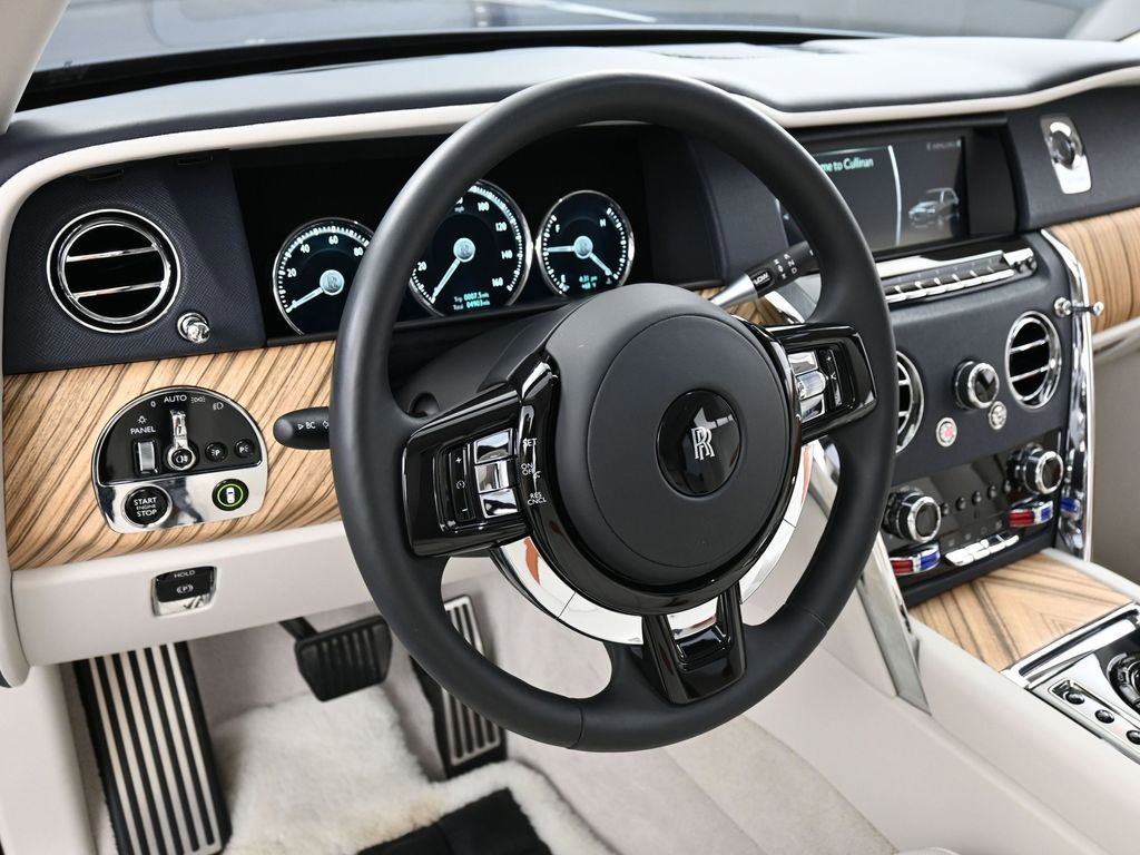 Certified 2024 Rolls-Royce Cullinan AWD/4WD image 17