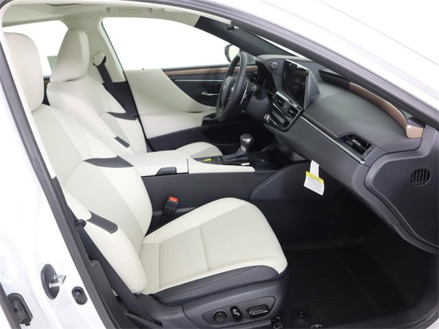 New 2025 Lexus ES 300h w/ Premium Package image 13