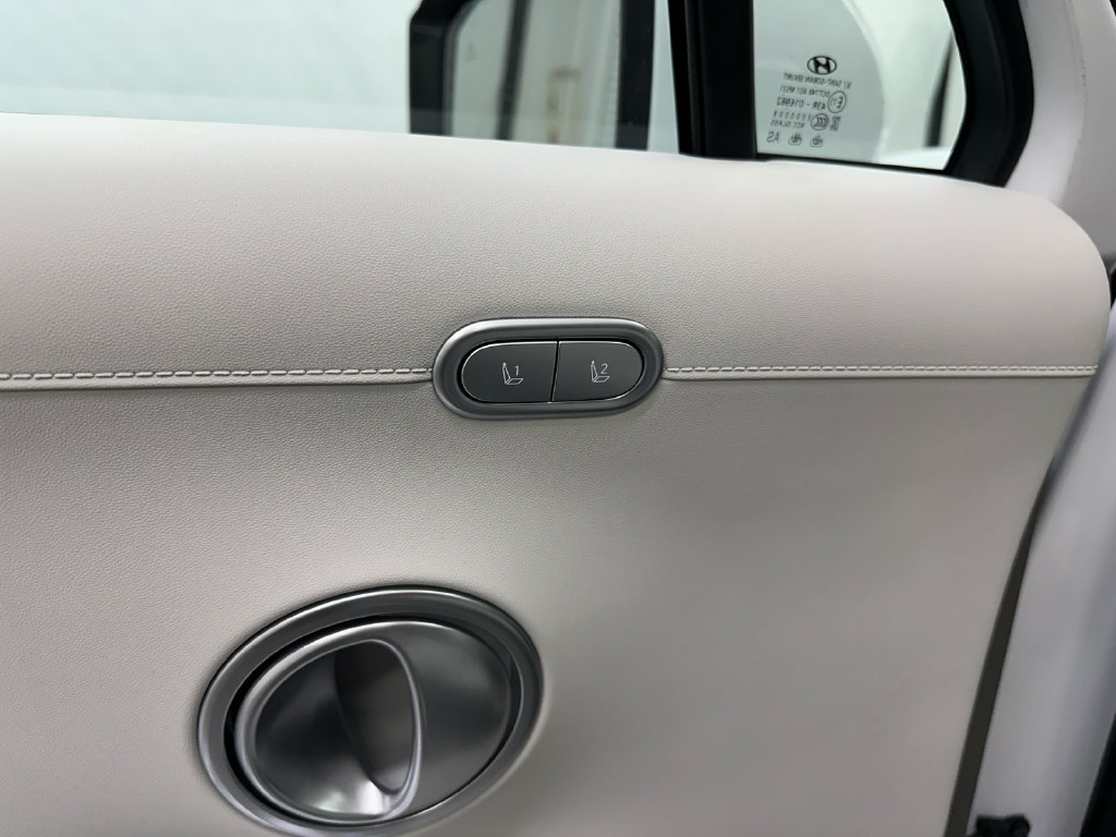 Used 2026 Hyundai Palisade SEL Premium FWD image 12