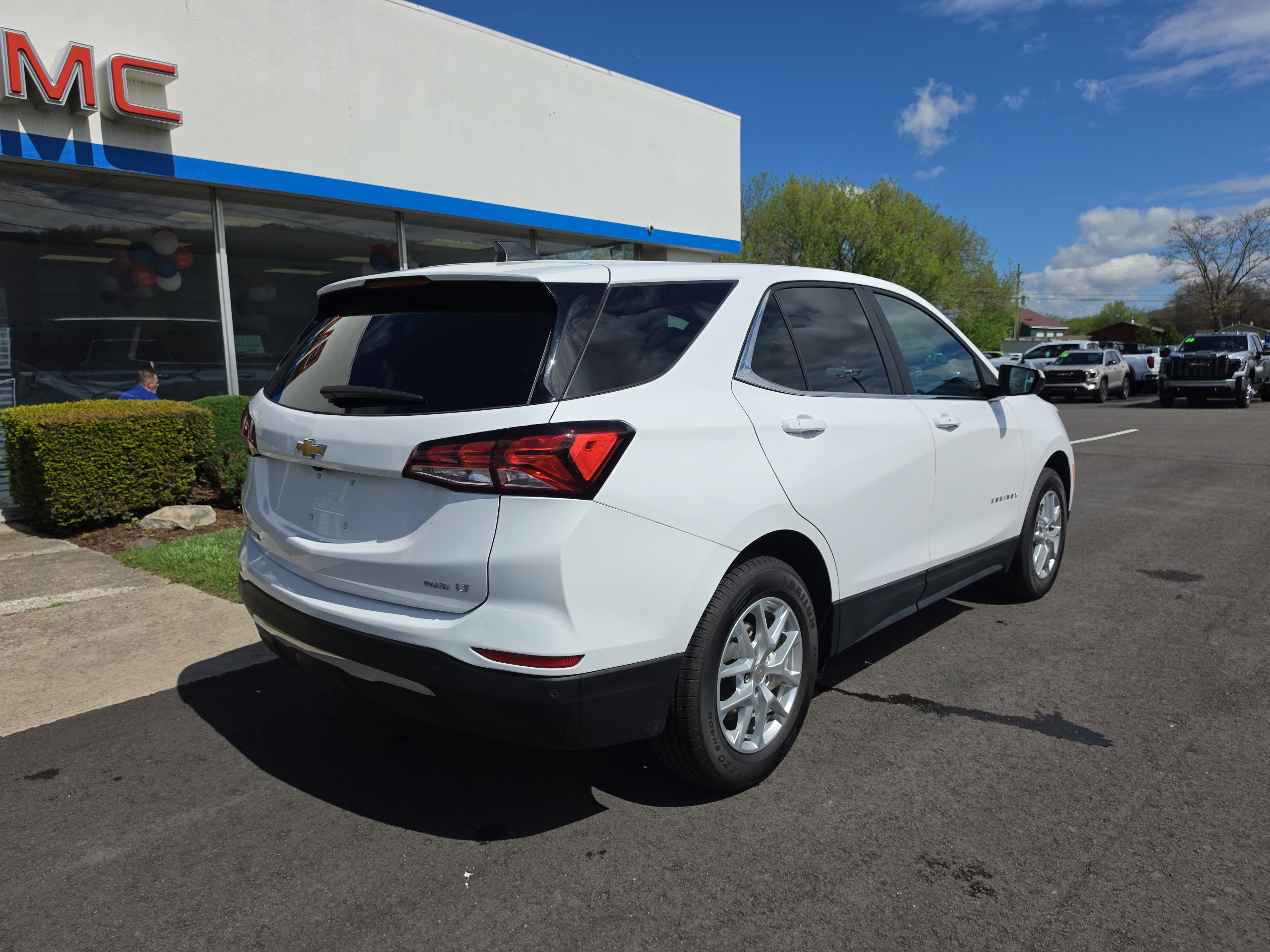 Used 2024 Chevrolet Equinox LT AWD/4WD image 3