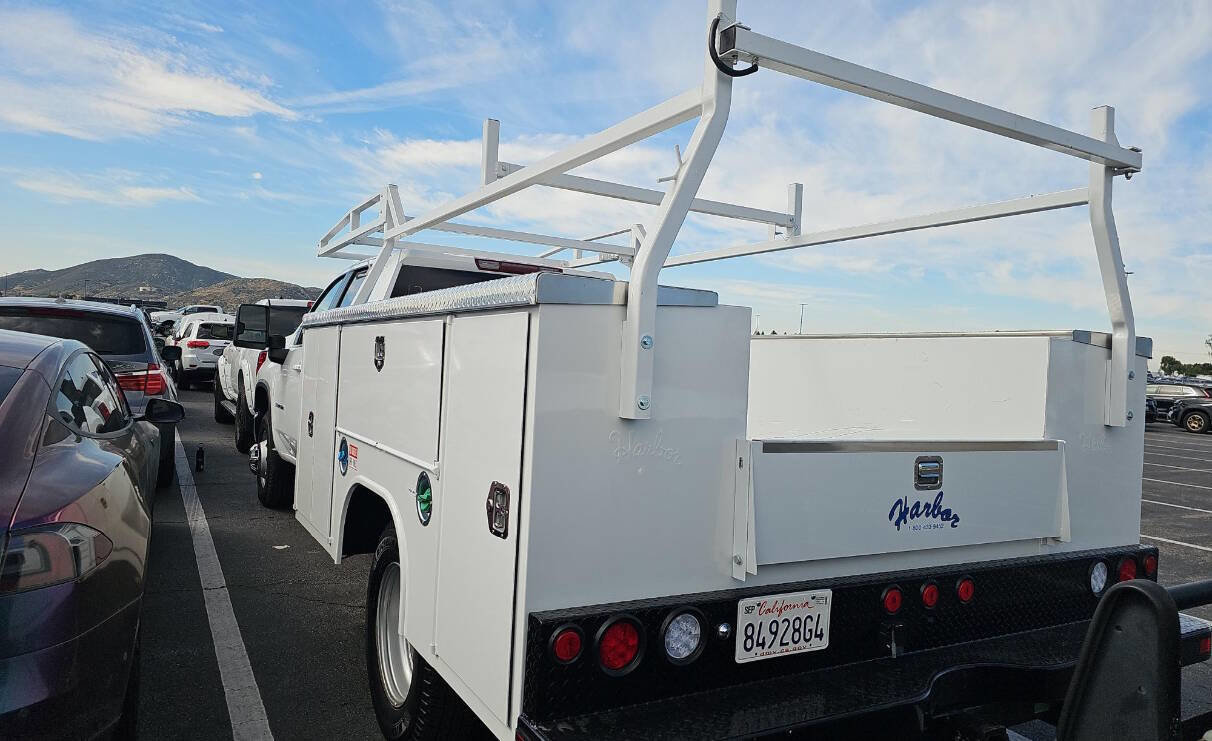 Used 2025 Chevrolet Silverado 3500 LT w/ Convenience Package image 5