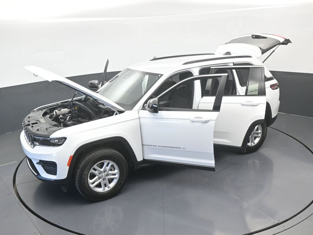 Used 2025 Jeep Grand Cherokee Laredo image 36