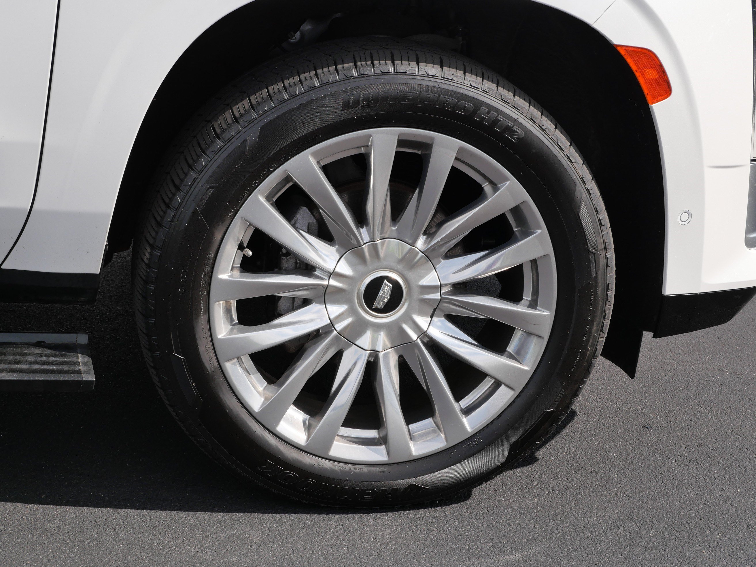 Certified 2024 Cadillac Escalade Premium Luxury w/ Performance Package AWD/4WD image 15