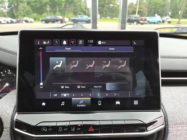 Used 2022 Jeep Compass Latitude AWD/4WD image 13