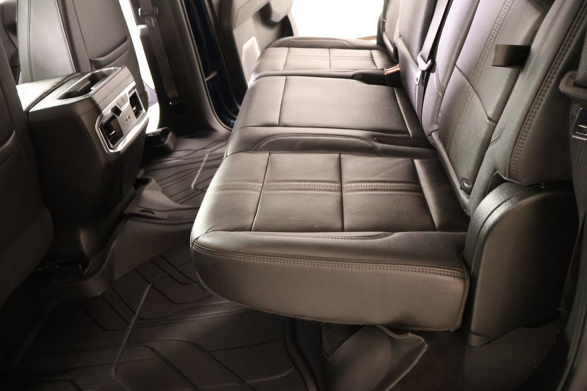 Used 2022 Chevrolet Silverado 1500 High Country w/ High Country Premium Package AWD/4WD image 13