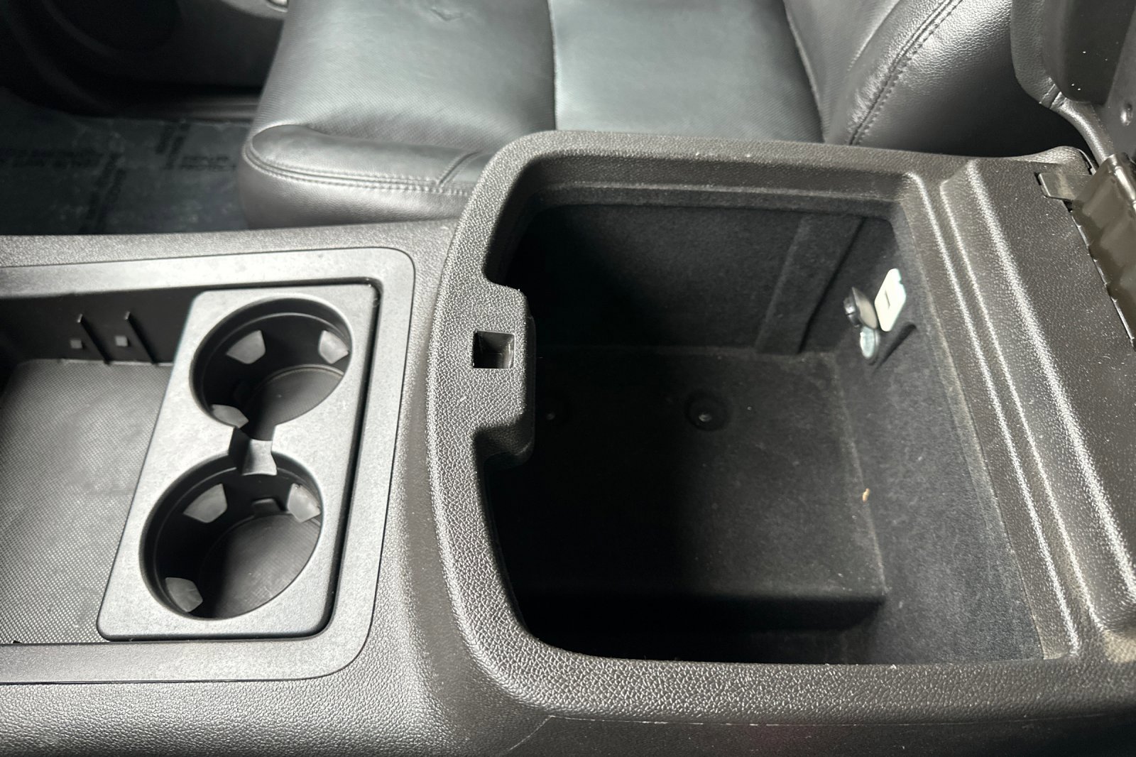 Used 2014 GMC Sierra 3500 SLT w/ SLT Convenience Package image 28