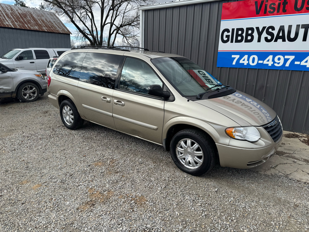 Used 2006 Chrysler Town & Country Touring image 4