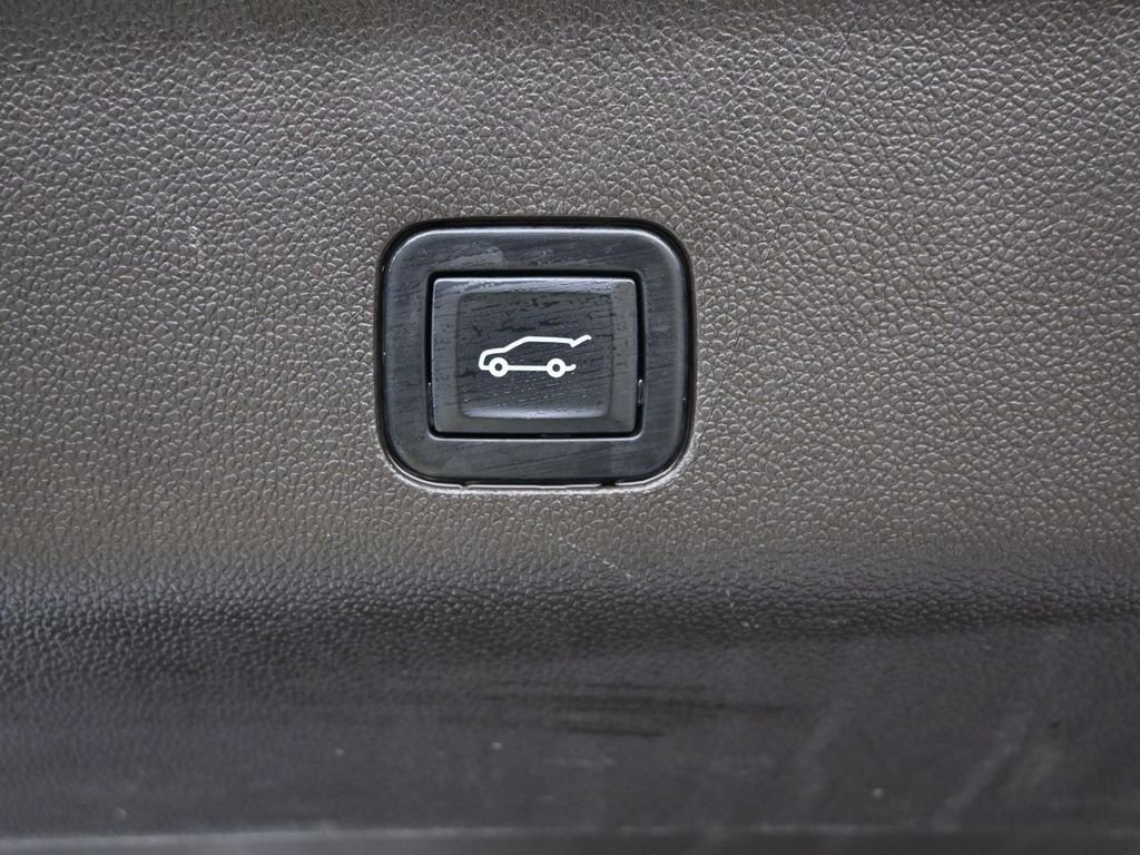 Used 2023 Chevrolet Suburban LT image 15