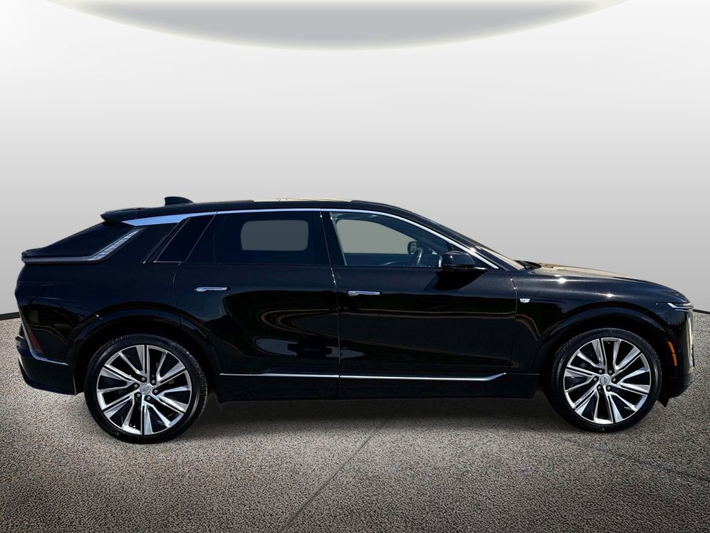 Used 2024 Cadillac Lyriq Luxury w/ LPO, Floor Liner Package image 4