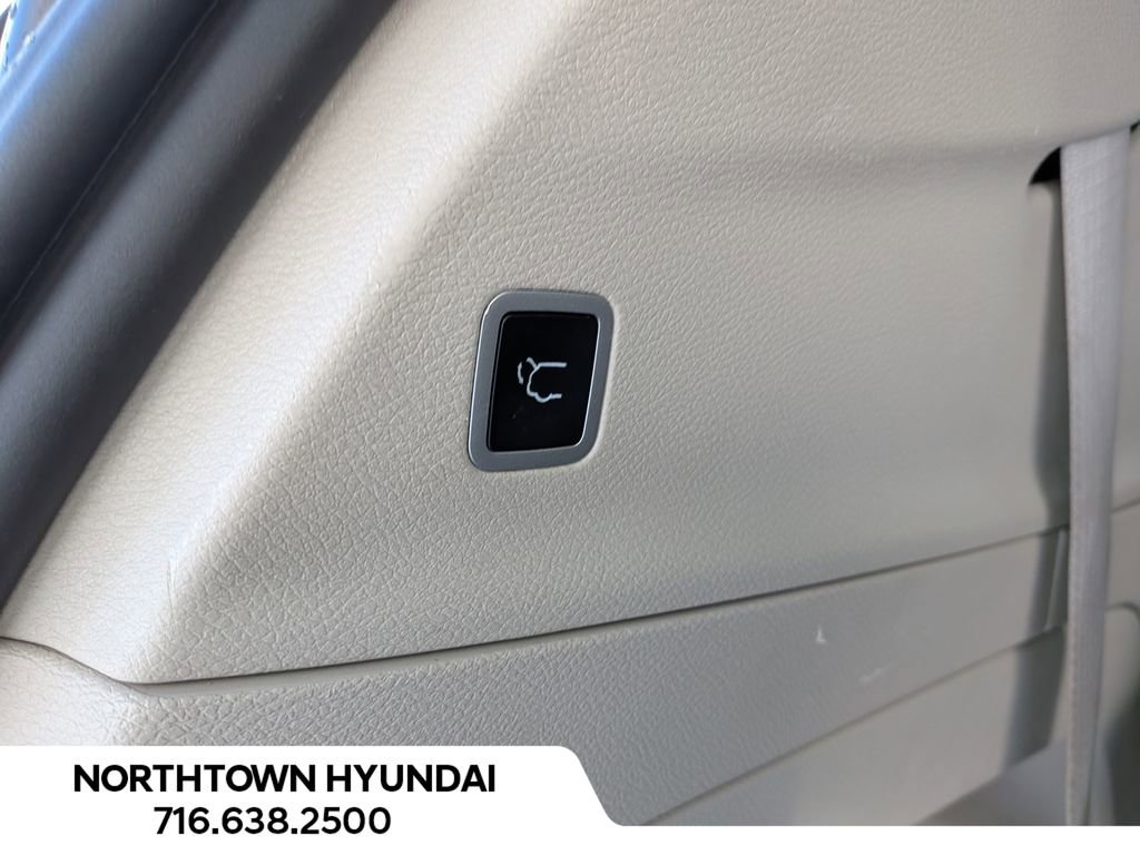 Used 2024 Chrysler Pacifica Touring-L image 36