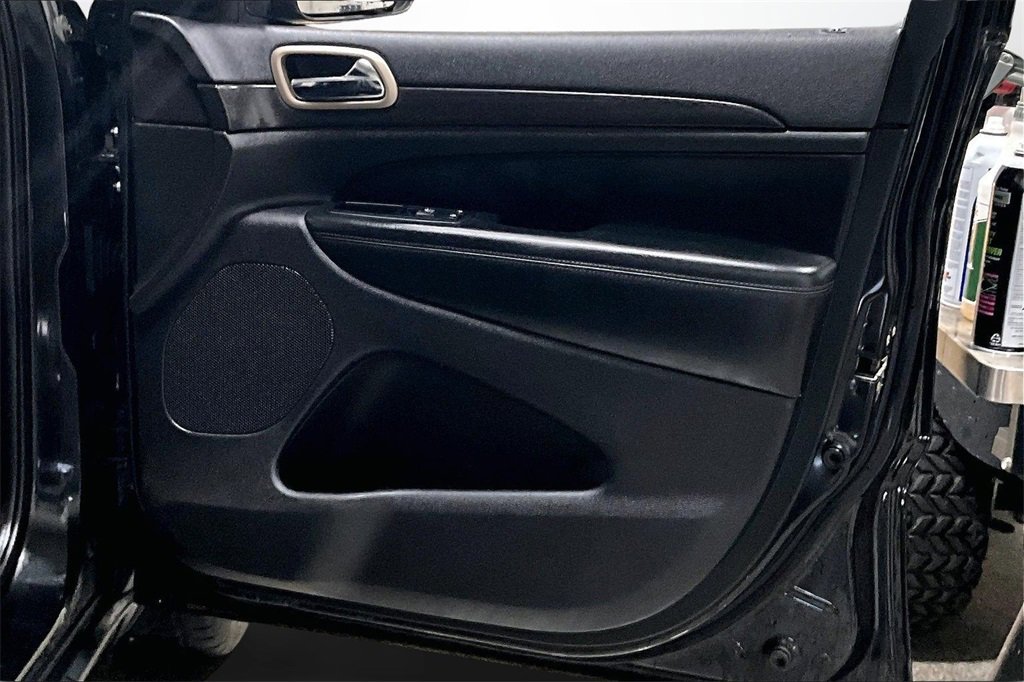 Used 2015 Jeep Grand Cherokee Laredo image 26