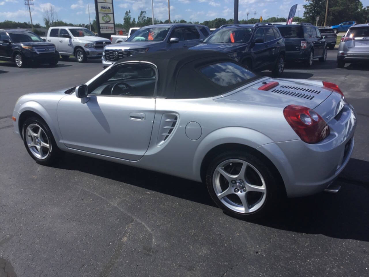 Used 2004 Toyota MR2 RWD image 2