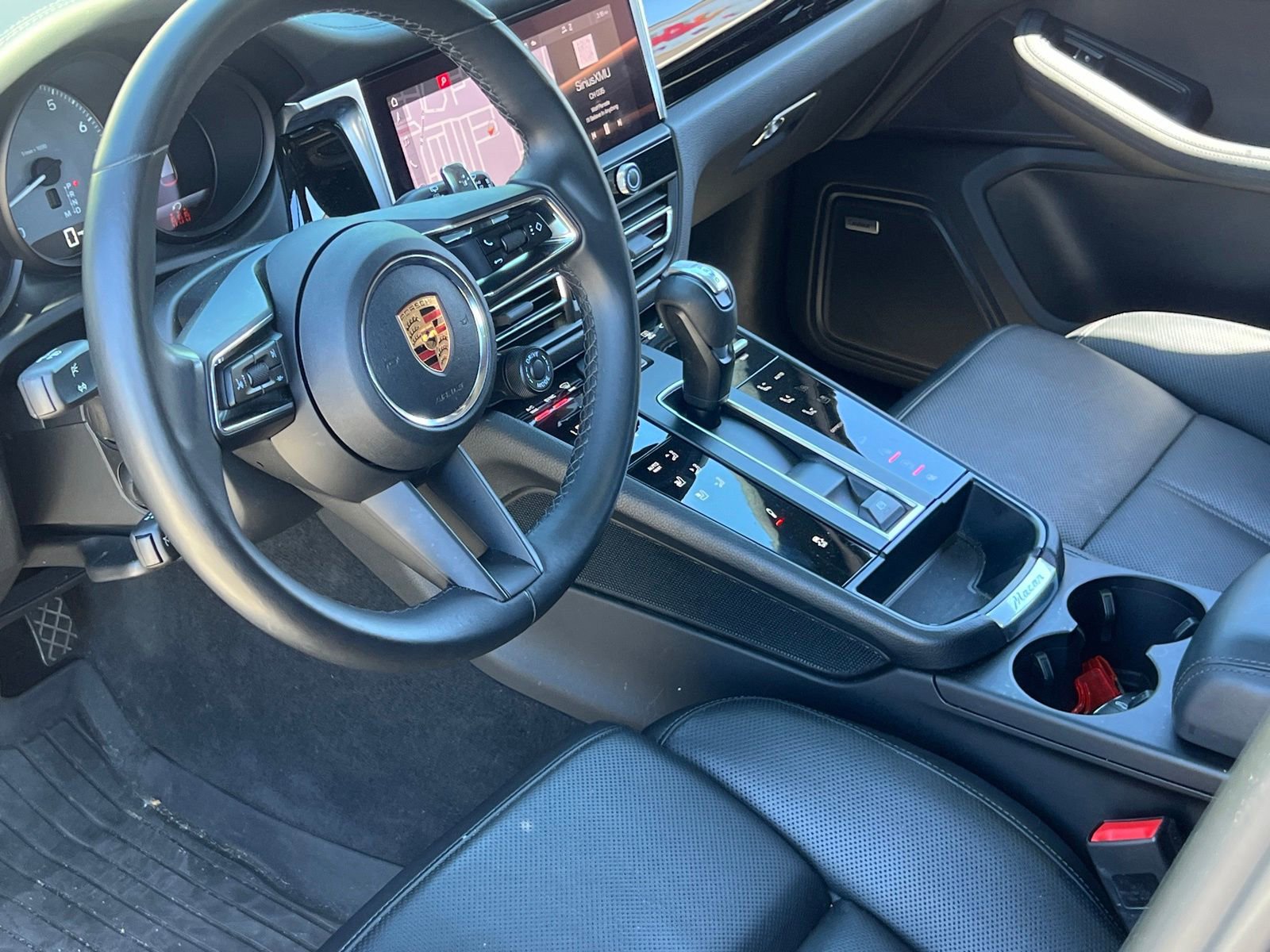 Certified 2022 Porsche Macan S AWD/4WD image 4
