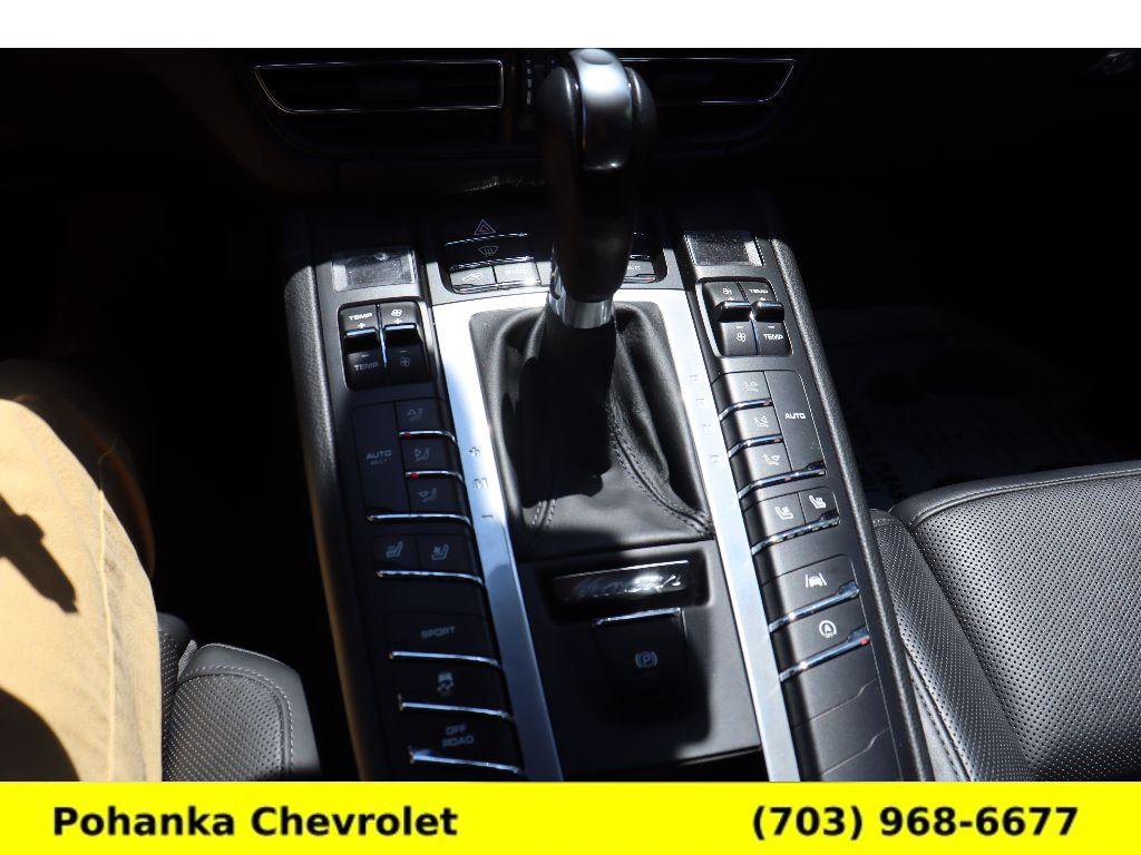 Used 2021 Porsche Macan AWD/4WD image 17